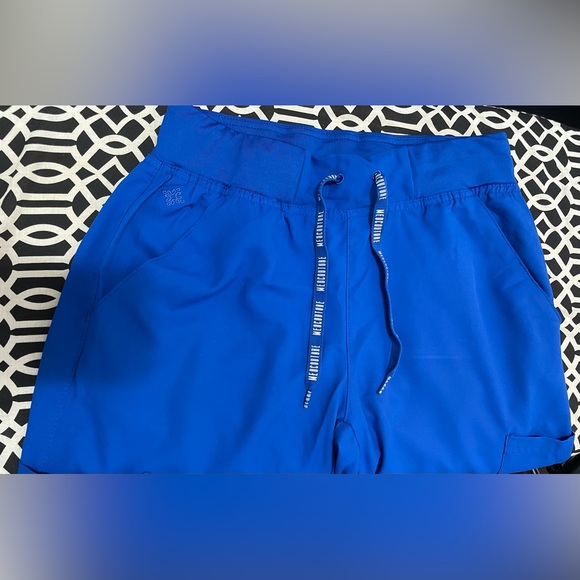 Med Couture Srubs Set - Picture 7 of 13